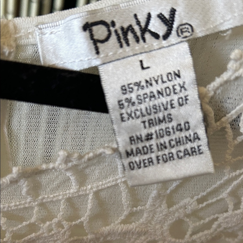 Pinky Lace Overlay Sleeveless Blouse - White - Picture 5 of 5